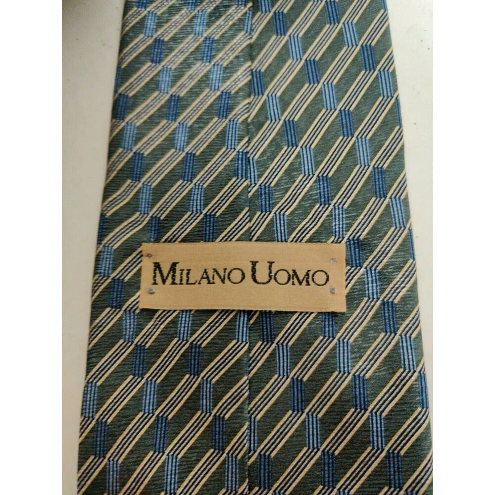 Milano Uomo Tie Imported Silk Made in the USA Blue Gray Geometric Design